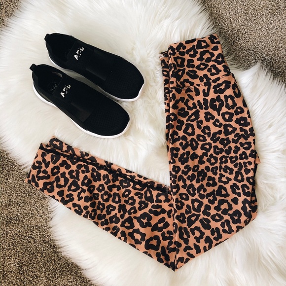 Beach Riot Pants - Last chance! I'm about to take tags off and keep!!